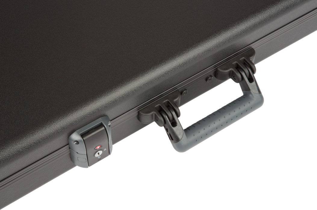 Fender Deluxe Molded Strat®/Tele® Case, Black