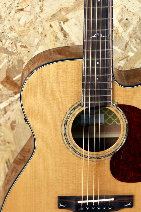 Cort Gold OC6 Electro Acoustic Cutaway Spruce/Mahogany All Solid Woods w/Gigbag - Pre-owned