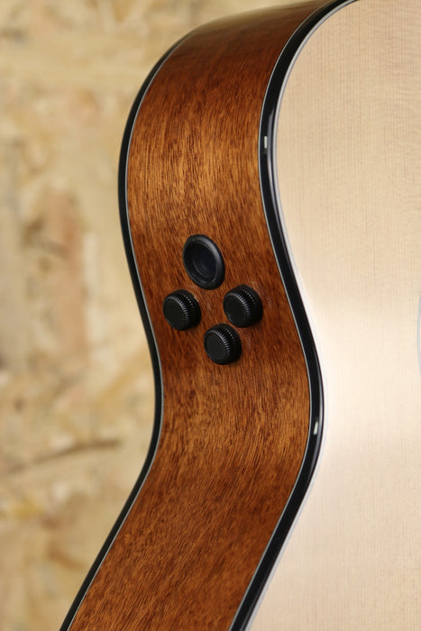 Cort Gold OC6 Electro Acoustic Cutaway Spruce/Mahogany All Solid Woods w/Gigbag - Pre-owned