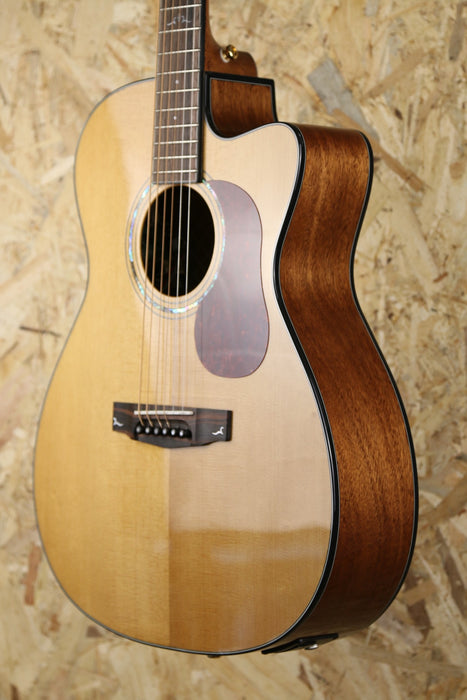 Cort Gold OC6 Electro Acoustic Cutaway Spruce/Mahogany All Solid Woods w/Gigbag - Pre-owned