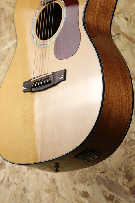 Cort Gold OC6 Electro Acoustic Cutaway Spruce/Mahogany All Solid Woods w/Gigbag - Pre-owned