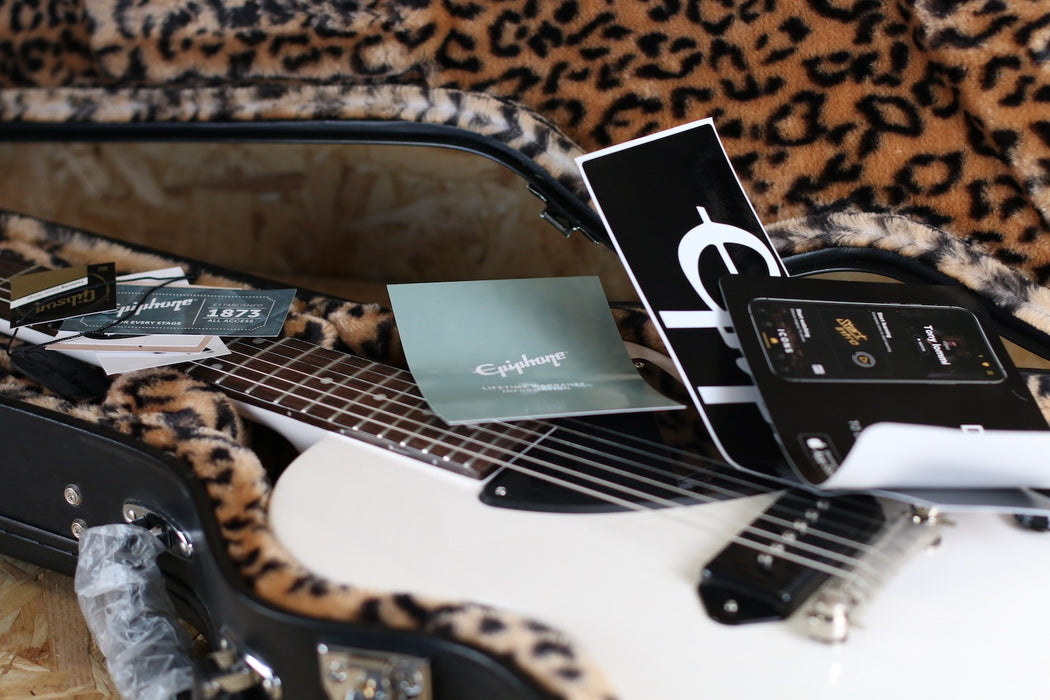 2022 Epiphone Billie Joe Armstrong Les Paul Junior in White w/OHSC - Pre-owned