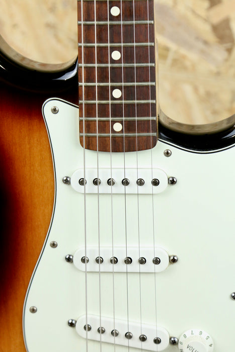 2015 Fender Mex Stratocaster Standard in 3TS Sunburst / Rosewood Board - Pre-owned