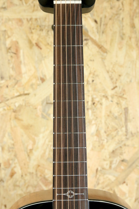 Alvarez AP66 Parlour 12 Fret in Shadowburst *Solid Top w/Bag - Pre-owned