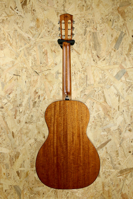 Alvarez AP66 Parlour 12 Fret in Shadowburst *Solid Top w/Bag - Pre-owned