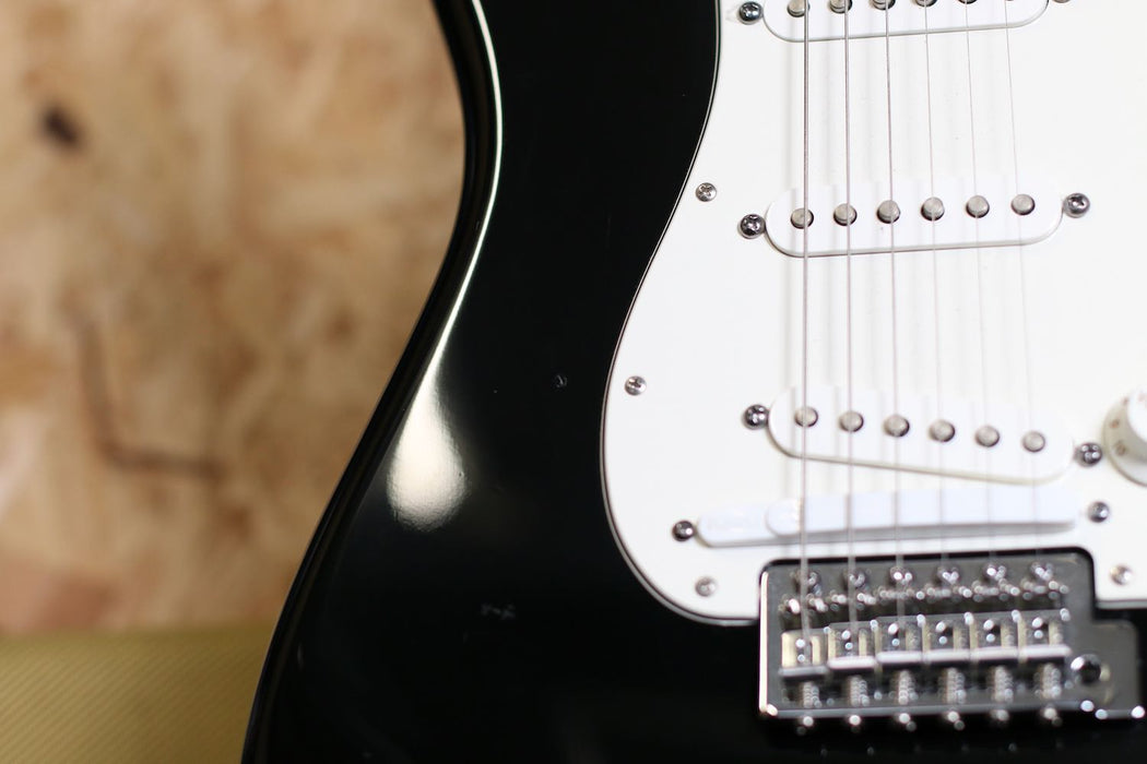 2012 Fender Roland G-5 VG Stratocaster in Black/Maple w/Hard Case + Candy - Pre-owned