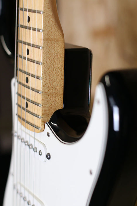 2012 Fender Roland G-5 VG Stratocaster in Black/Maple w/Hard Case + Candy - Pre-owned