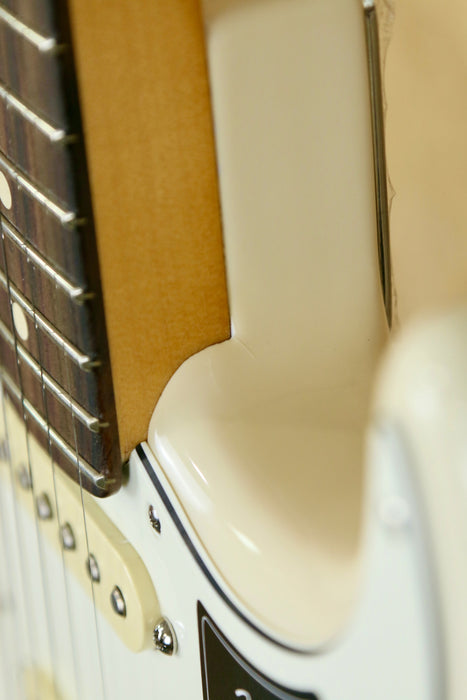 Fender Player II Stratocaster® HSS, Rosewood Fingerboard, White Blonde (B-Stock)