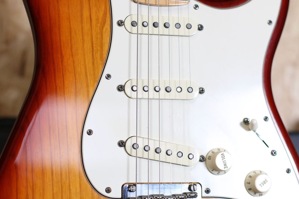2012 Fender American Standard Stratocaster - Maple Fingerboard, Sienna Sunburst (Ash) w/Hard Case - Pre-owned