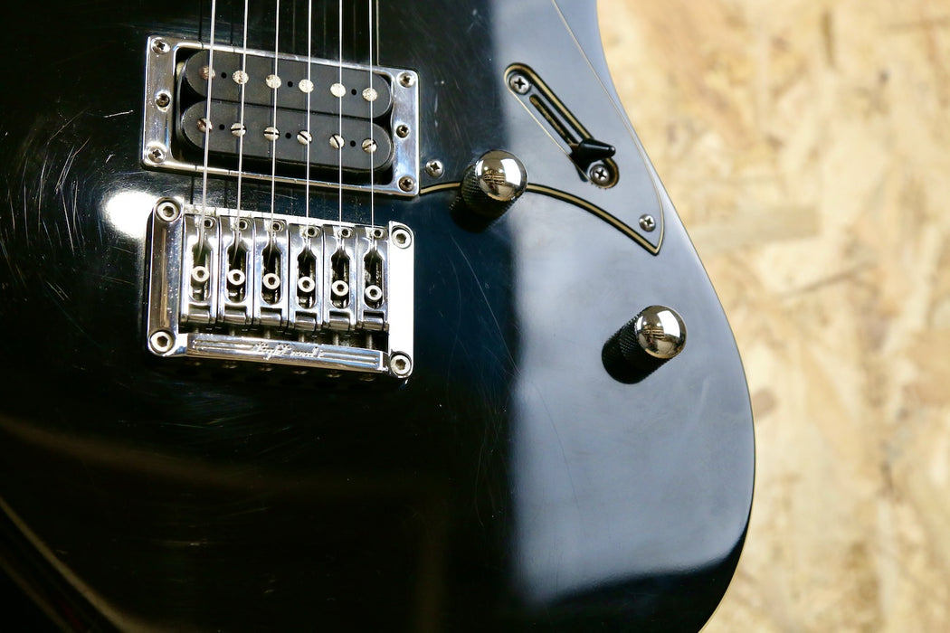 2010's Ibanez FR320 24 Fret in Black - Pre-owned