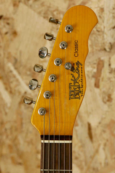Fret King Classic Electric Guitar in Gold Sparkle - with original hardcase - Pre-owned