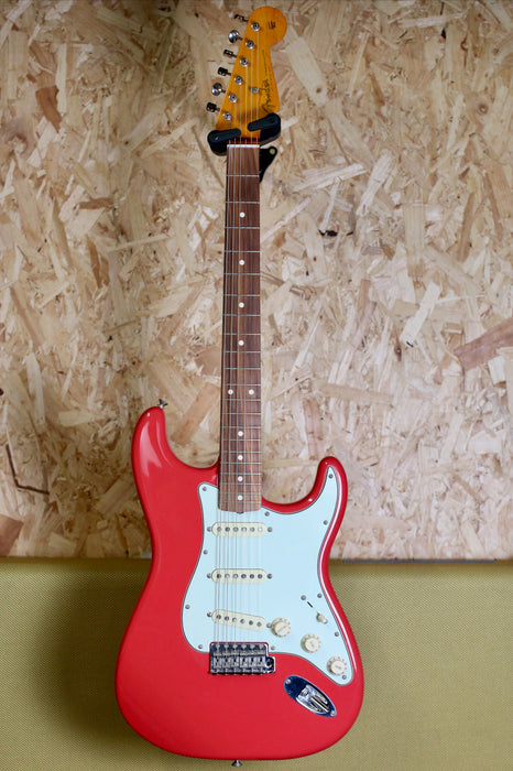 2018 Fender Classic Series '60s Stratocaster Nitro Lacquer, Pau Ferro Fingerboard, Fiesta Red w/Fender Hardcase + Custom Shop Pickups - Pre-owned