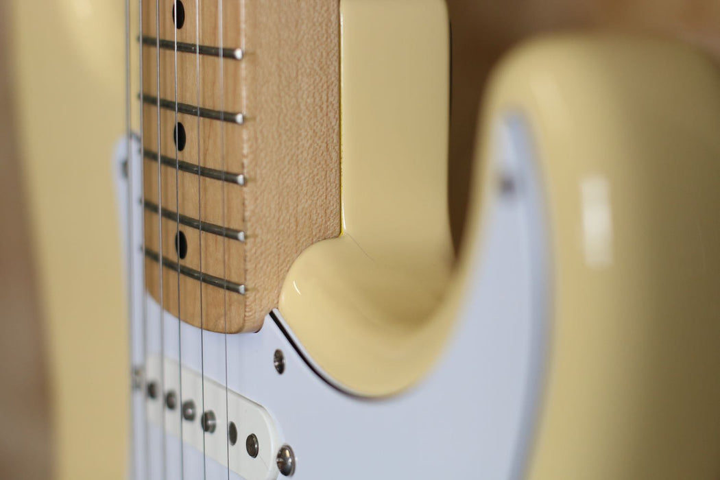 2013 Fender Japan MIJ Stratocaster LTD Edition '72 Vintage White w/Maple Fingerboard - Pre-owned