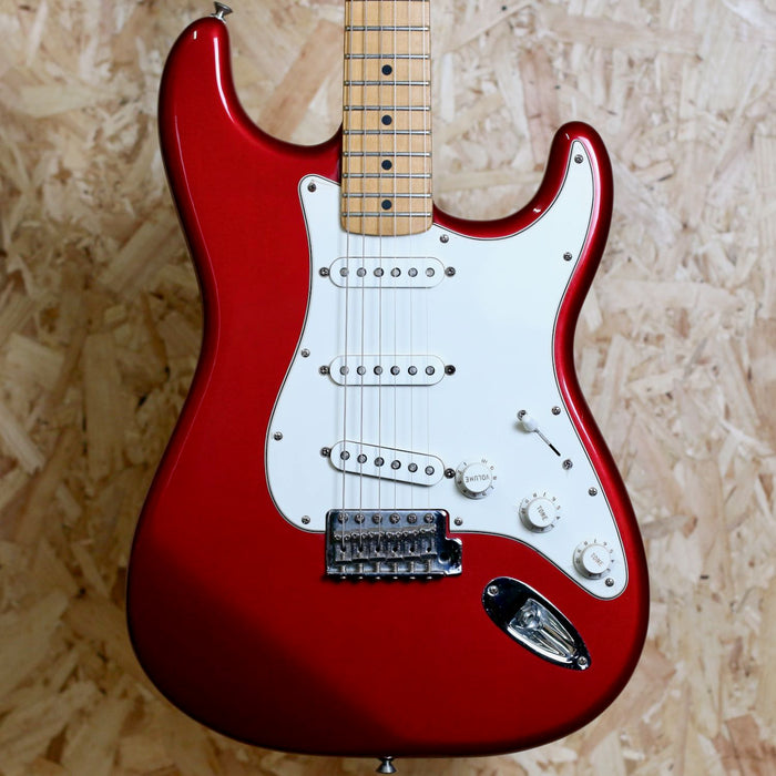 2008 Fender Mex Stratocaster Standard in Candy Apple Red w/Maple Fingerboard - Pre-owned