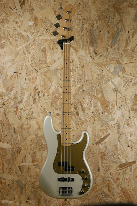 2011 Fender MIM Deluxe Active P Bass Special in Blizzard Pearl - w/Hardcase - Pre-owned