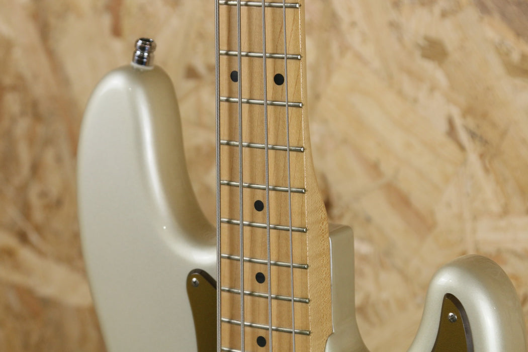 2011 Fender MIM Deluxe Active P Bass Special in Blizzard Pearl - w/Hardcase - Pre-owned