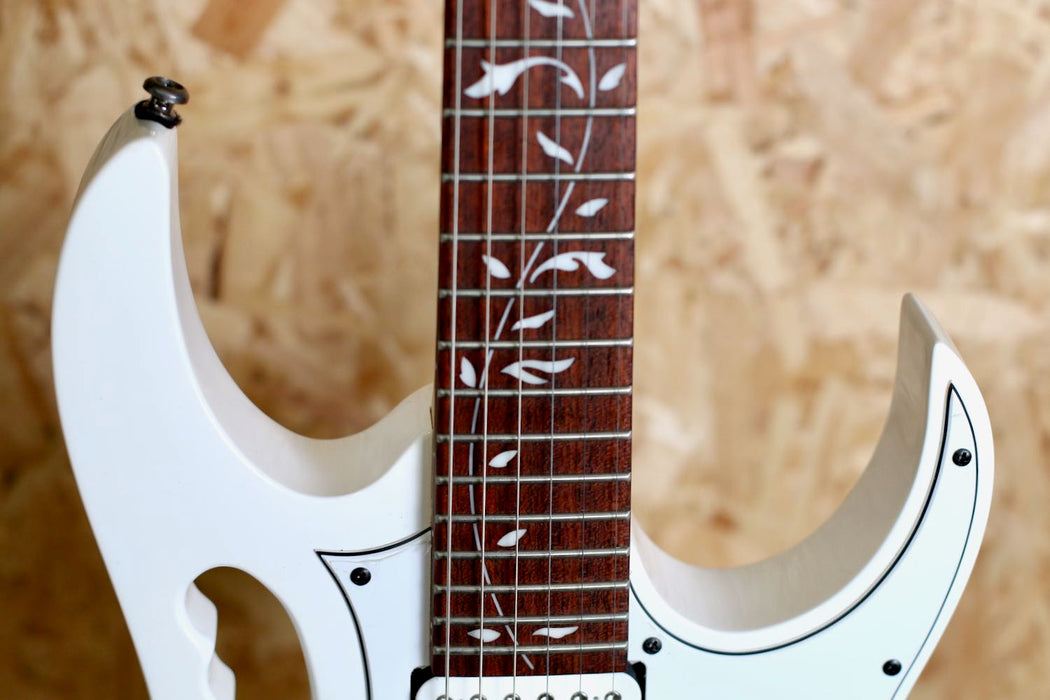 Ibanez JEM JR Electric Guitar in White - Pre-owned