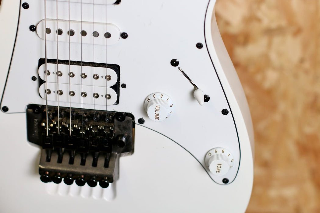 Ibanez JEM JR Electric Guitar in White - Pre-owned
