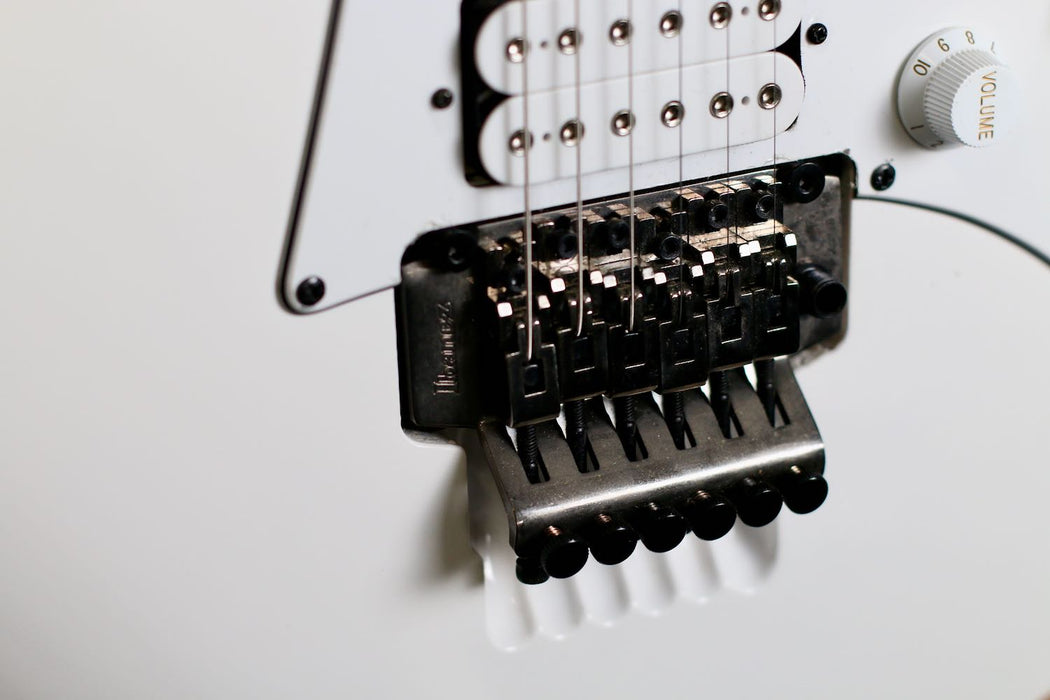 Ibanez JEM JR Electric Guitar in White - Pre-owned