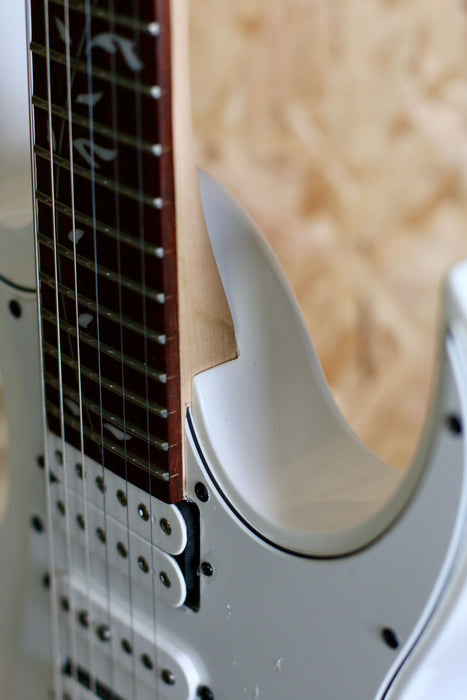 Ibanez JEM JR Electric Guitar in White - Pre-owned