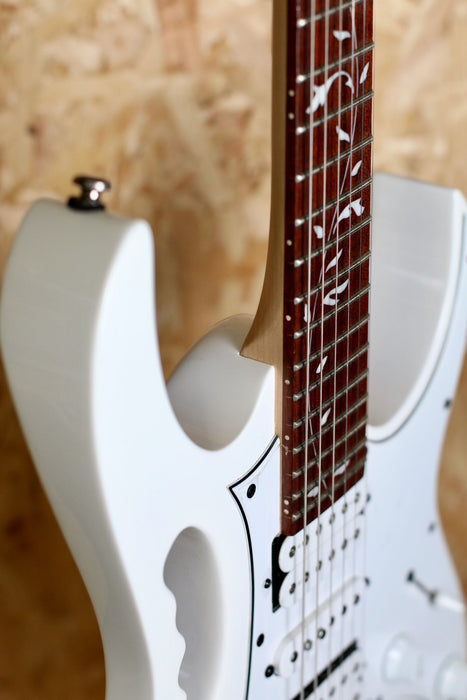 Ibanez JEM JR Electric Guitar in White - Pre-owned