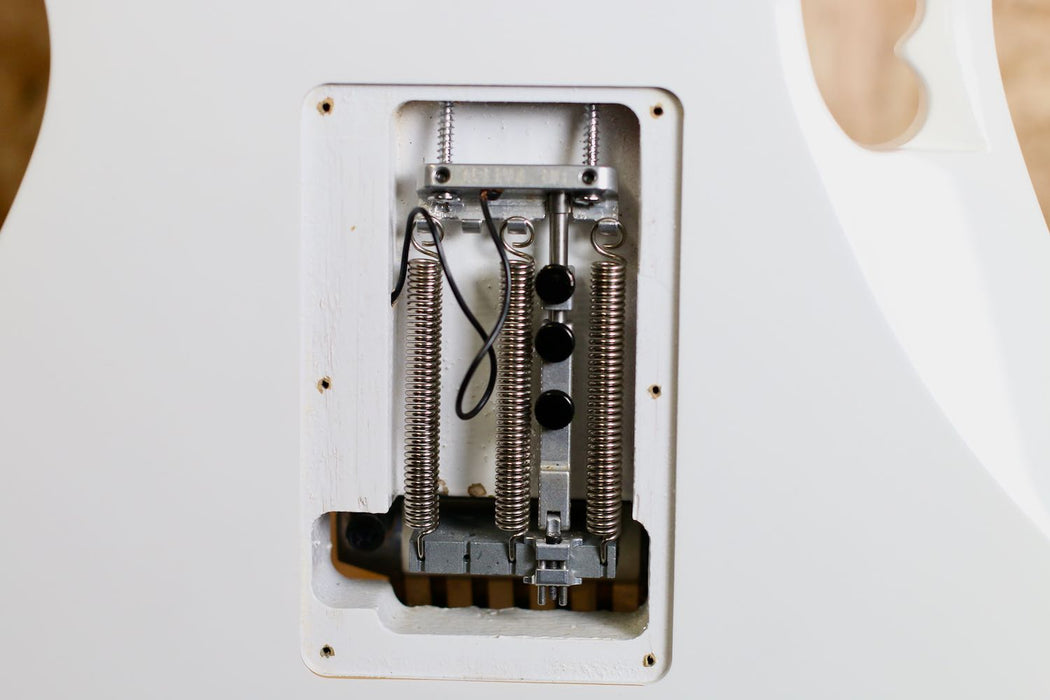 Ibanez JEM JR Electric Guitar in White - Pre-owned