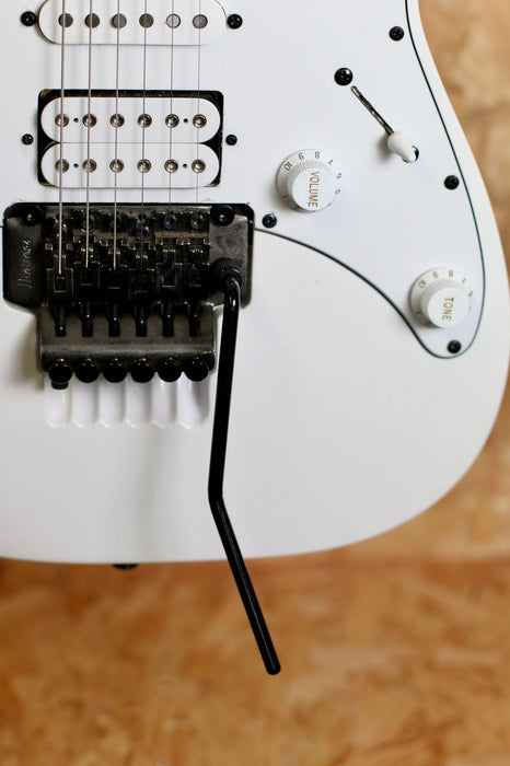 Ibanez JEM JR Electric Guitar in White - Pre-owned