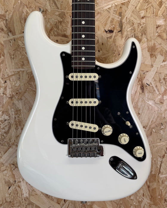 Fender USA American Performer Stratocaster®, Rosewood Fingerboard, Arctic White - Pre-Owned