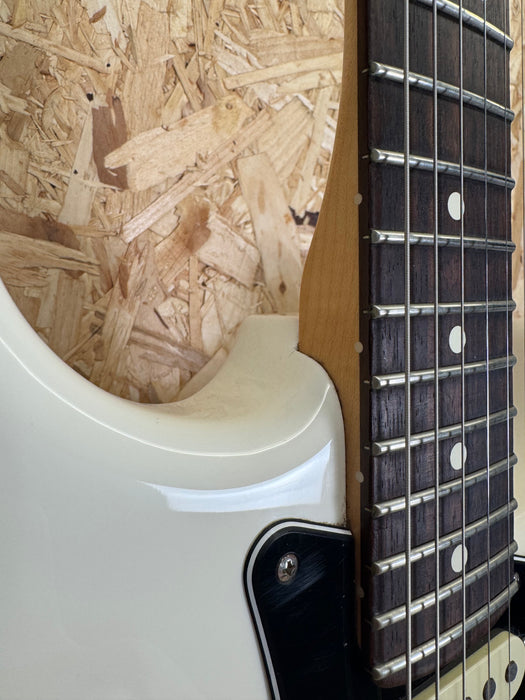 Fender USA American Performer Stratocaster®, Rosewood Fingerboard, Arctic White - Pre-Owned