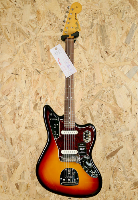 Fender Vintera® III Mid '60s Jaguar®, Rosewood Fingerboard, 3-Color Sunburst