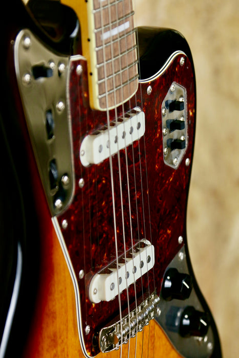 2025 Fender Squier Classic Vibe '70s Jaguar®, Laurel Fingerboard, 3-Color Sunburst - Pre-owned