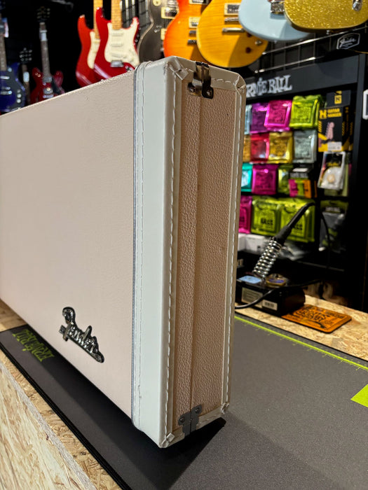 (B-Stock) Fender Classic Series Wood Case Strat/Tele, Shell Pink