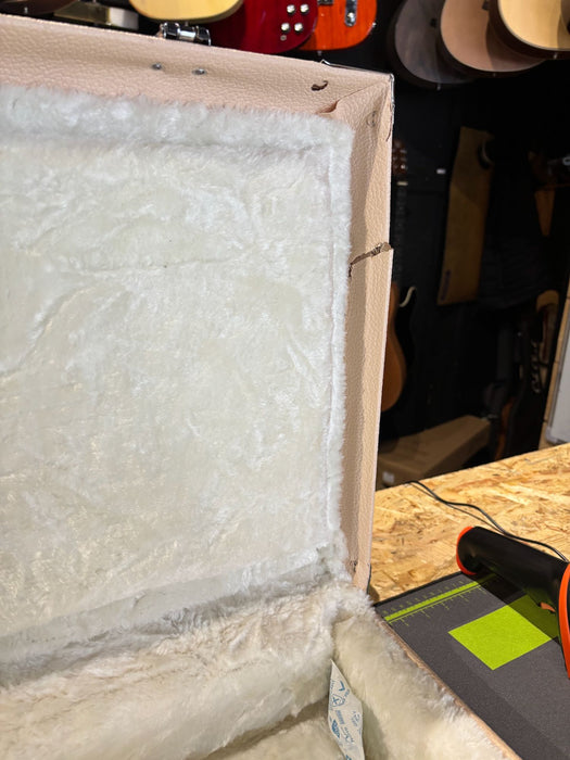 (B-Stock) Fender Classic Series Wood Case Strat/Tele, Shell Pink