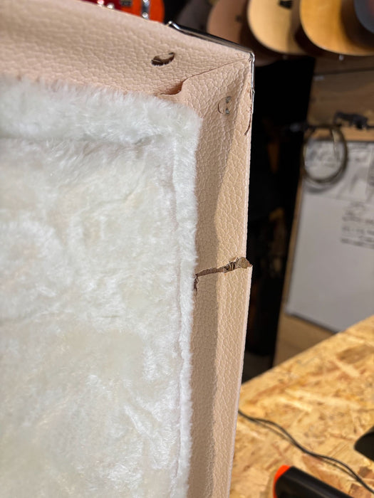 (B-Stock) Fender Classic Series Wood Case Strat/Tele, Shell Pink