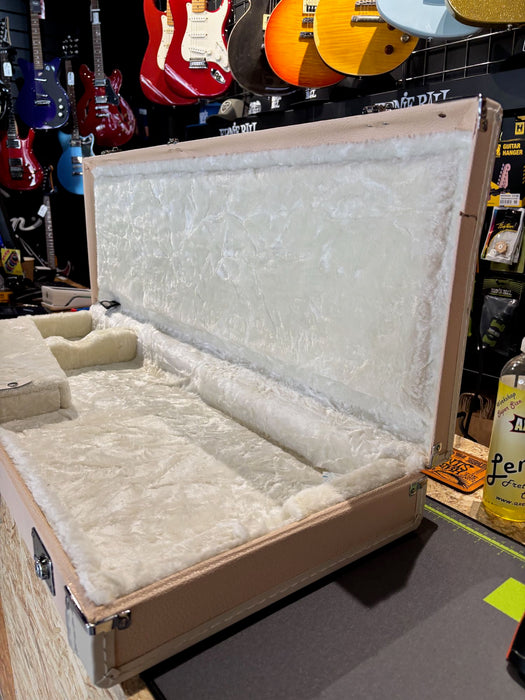 (B-Stock) Fender Classic Series Wood Case Strat/Tele, Shell Pink