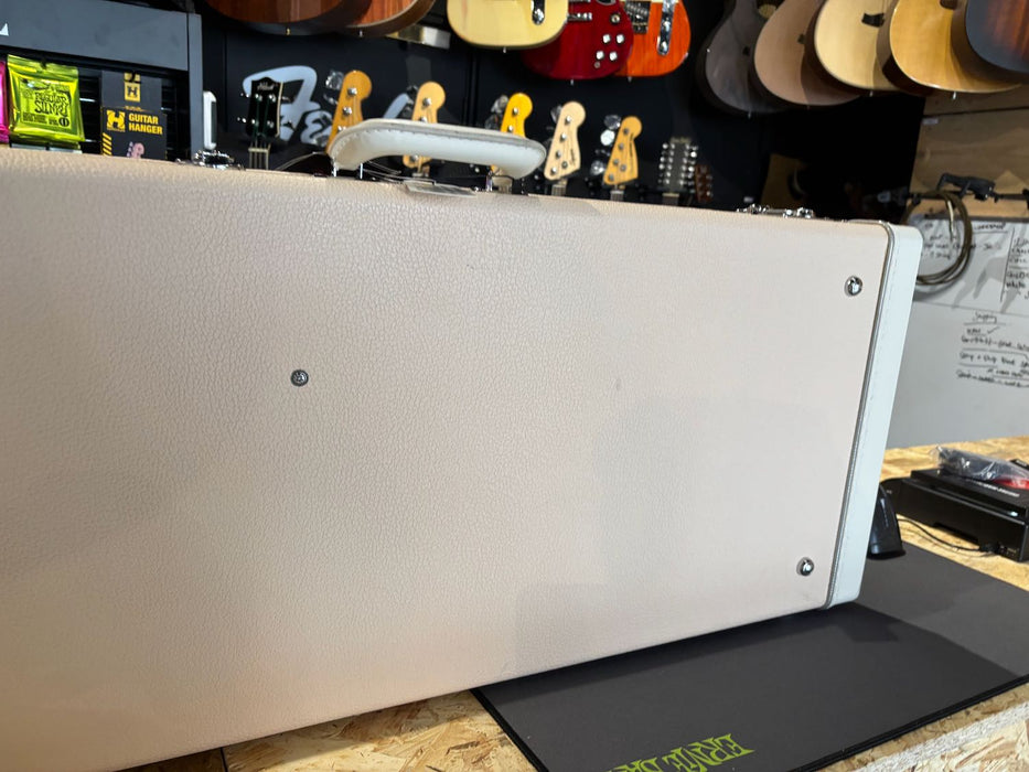 (B-Stock) Fender Classic Series Wood Case Strat/Tele, Shell Pink