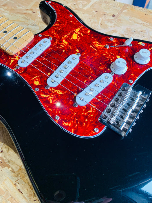 Pre-Owned 1998 Fender Standard Stratocaster - Gloss Black w/Maple Fretboard