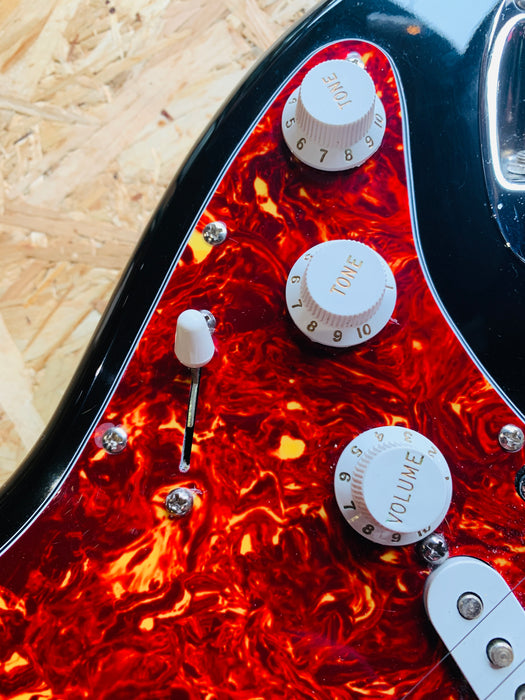 Pre-Owned 1998 Fender Standard Stratocaster - Gloss Black w/Maple Fretboard