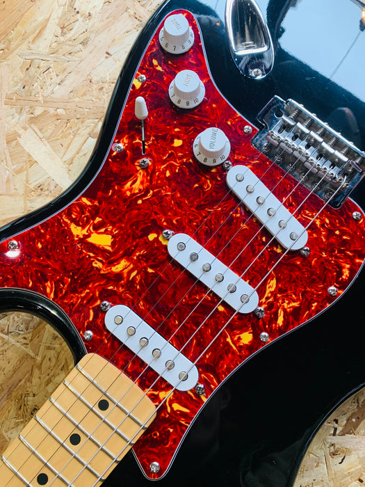 Pre-Owned 1998 Fender Standard Stratocaster - Gloss Black w/Maple Fretboard