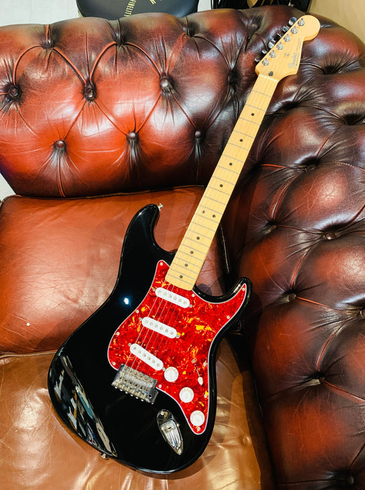 Pre-Owned 1998 Fender Standard Stratocaster - Gloss Black w/Maple Fretboard