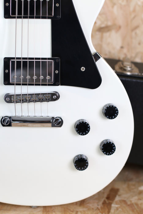 2011 Gibson Les Paul Studio in Alpine White w/Gibson Case - Pre-owned