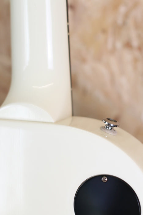 2011 Gibson Les Paul Studio in Alpine White w/Gibson Case - Pre-owned