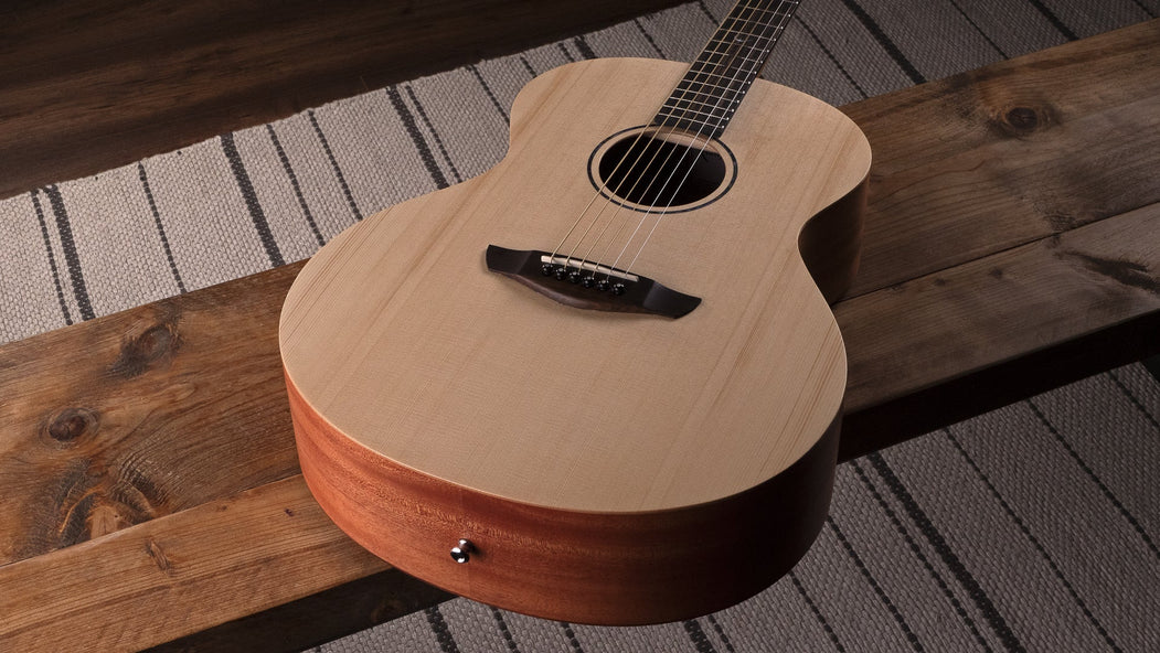 Faith Naked Neptune Acoustic Guitar inc Gigbag